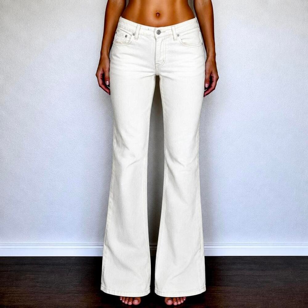 Vintage White Levis Signature Mid Rise Flare Bootcut Jeans Women Size M Misses 6 - Picture 2 of 8